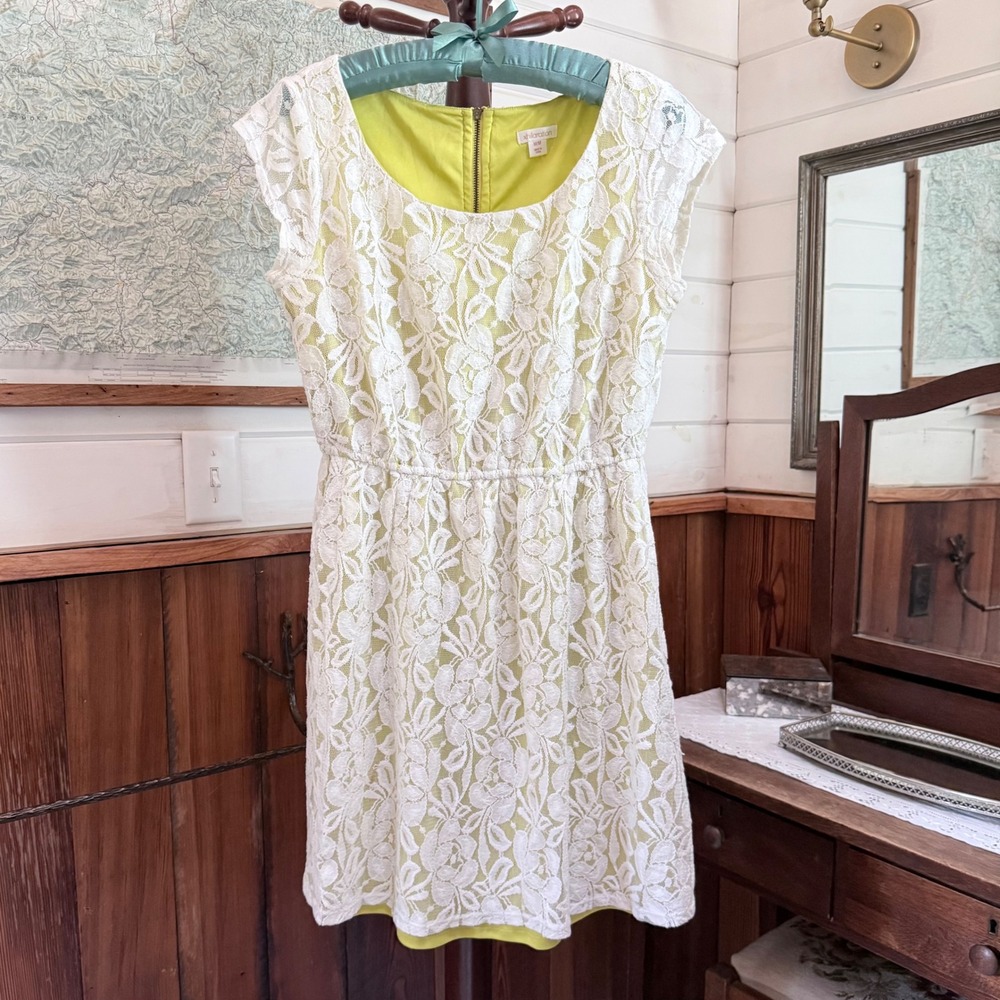 Xhilaration Lace Mini Dress Womens Medium White Lime Green Excellent Cap Sleeve